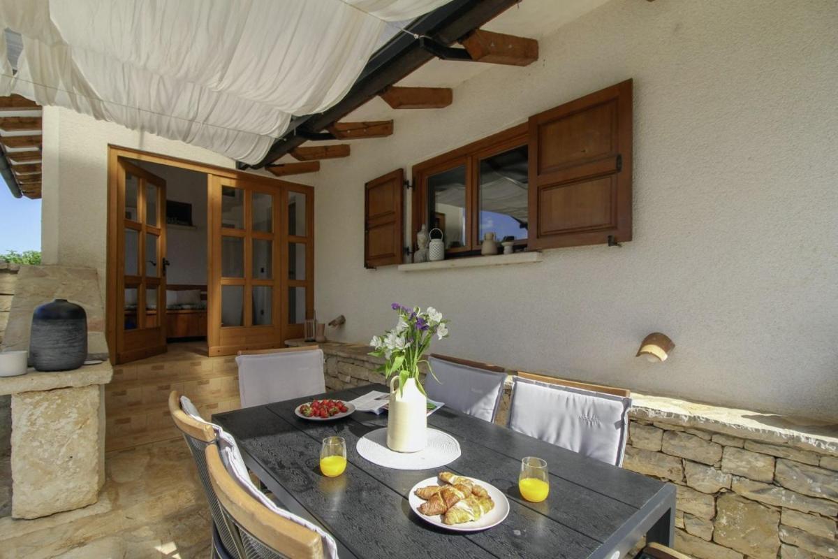 Vila Bella Collina In Krajcar Brijeg - Haus Fuer 4-5 Personen Žminj