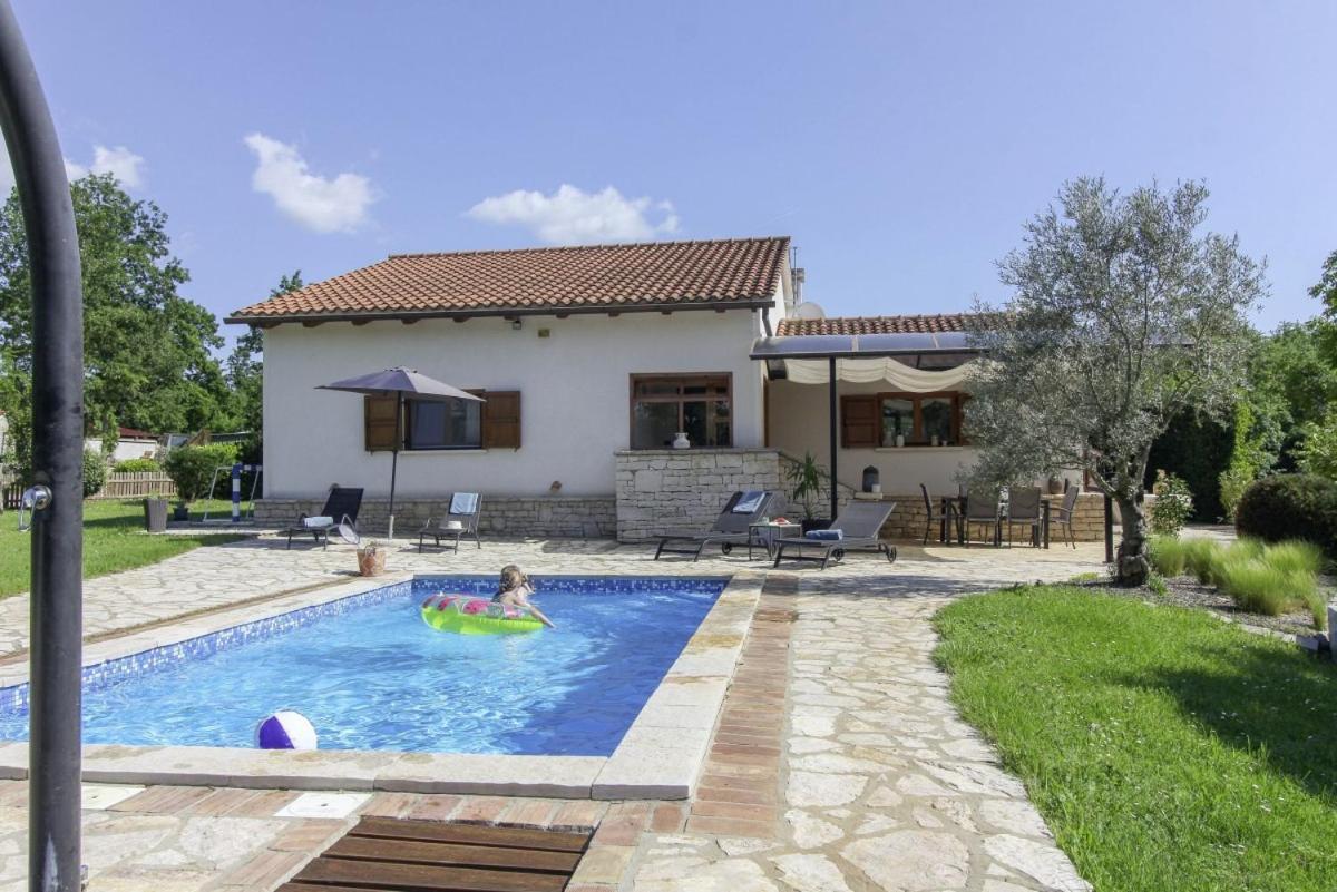Bella Collina In Krajcar Brijeg - Haus Fuer 4-5 Personen * Žminj